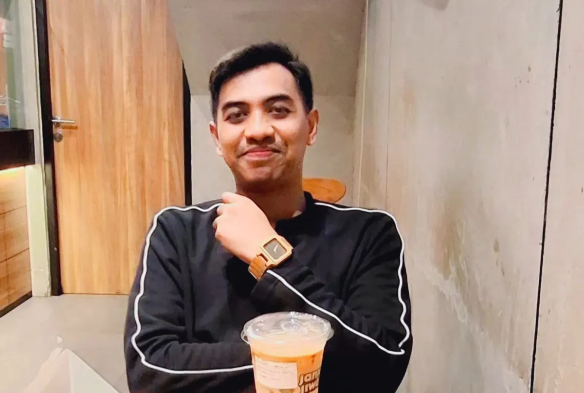 Angga Nugraha, Guru SMP Negeri 2 Sungailiat, Pegiat Sastra Bangka.