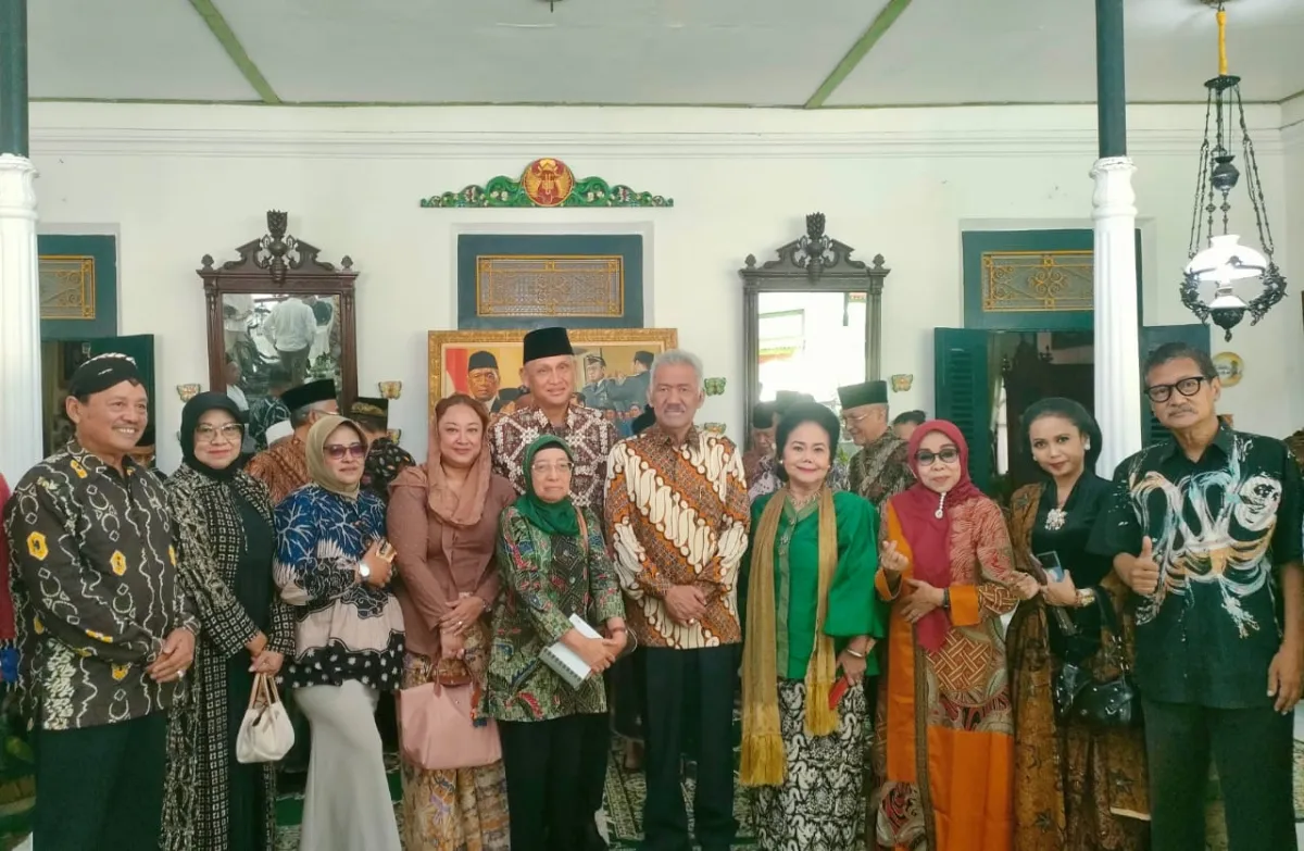 Komunitas Sabtu Paing di Ndalem Prabukusuman di kediaman G.B.P.H. H. Prabukusumo, S.Psi., Yogyakarta.