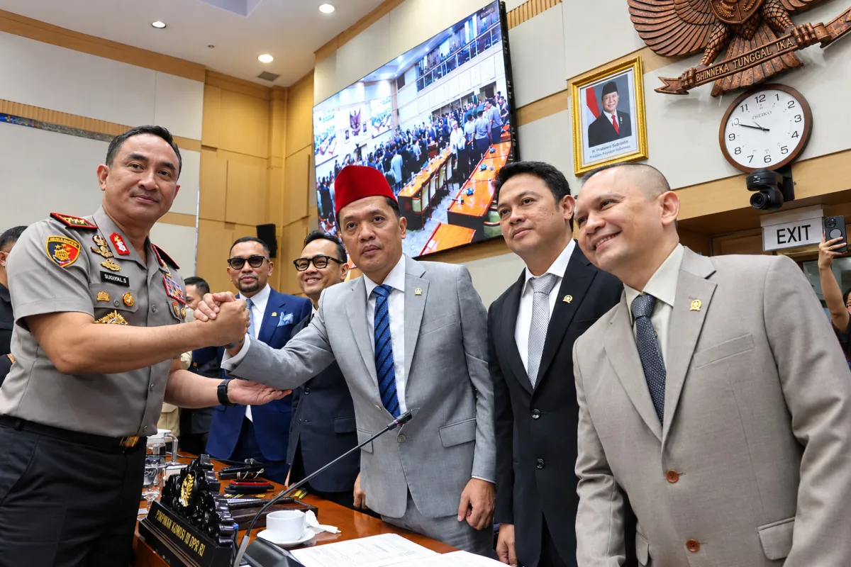 Ketua Komisi III DPR RI Habiburokhman saat membuka rapat di Gedung Nusantara II, Senayan, Jakarta, Kamis (1/10/2026).