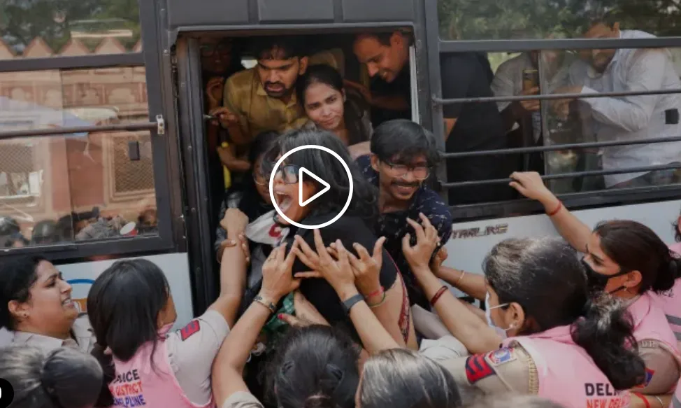 Demo Partai Janta Kecoa India: Pemimpin partai dan ribuan aktivis ditangkap.