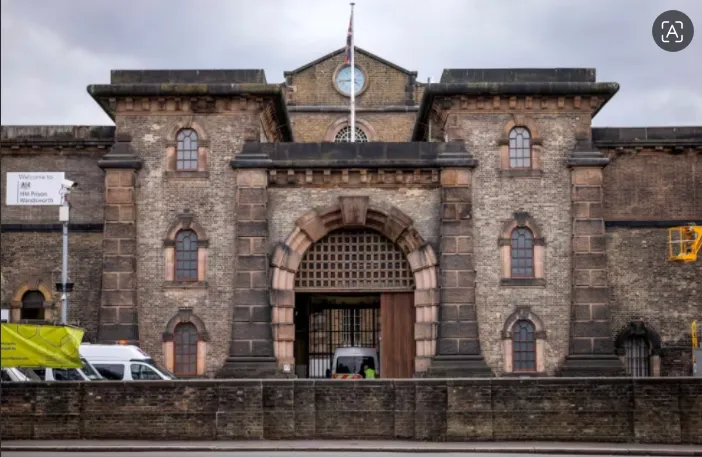 HMP Wandsworth di London adalah salah satu penjara yang paling padat di negara ini.