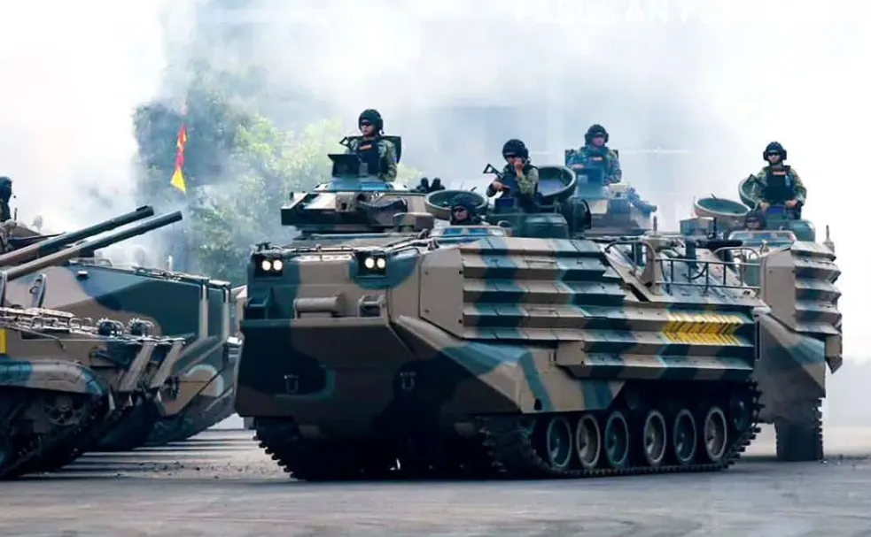 Kendaraan tempur (ranpur) amfibi angkut pasukan AAV-M35.