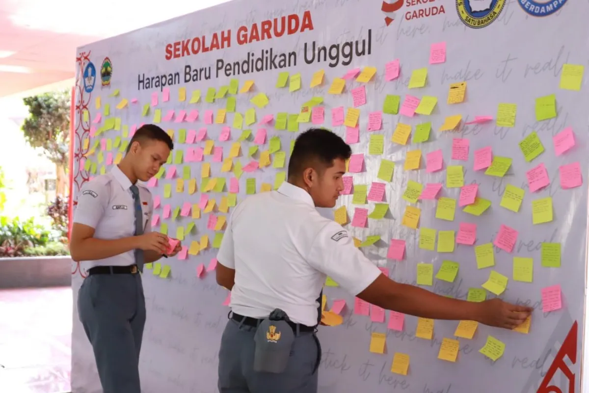 Siswa SMA Unggul Garuda.