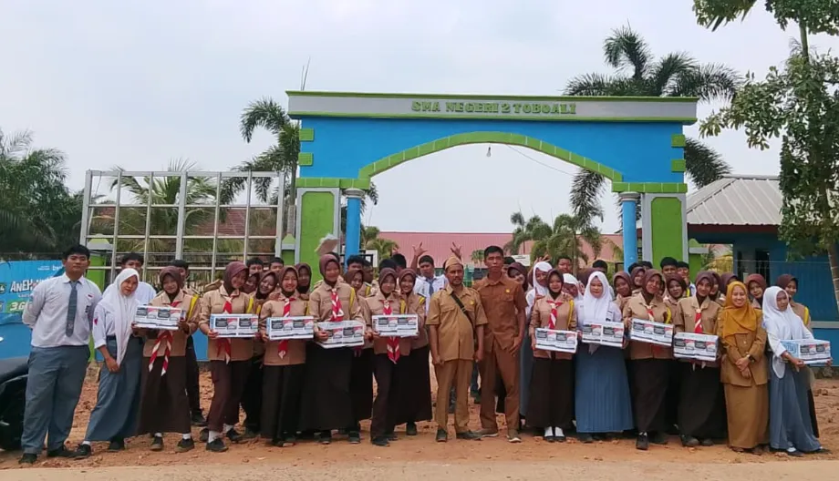 Organisasi Siswa Intra Sekolah (OSIS) bersama Pramuka SMA Negeri 2 Toboali.