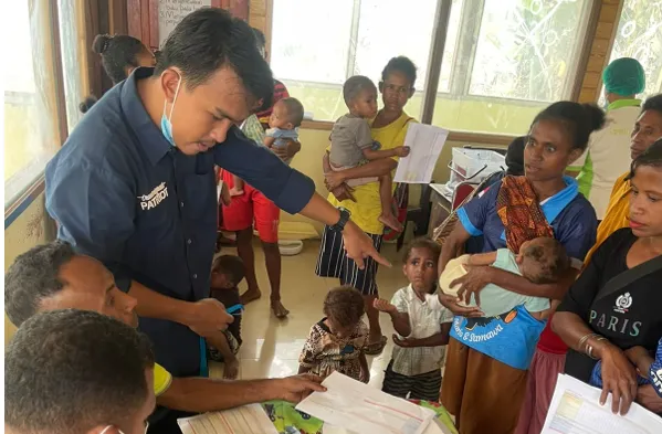 TEP UI 12 menggelar pelayanan kesehatan masyarakat di Kampung Werabur, Distrik Nikiwar, Kabupaten Teluk Wondama, Papua Barat.