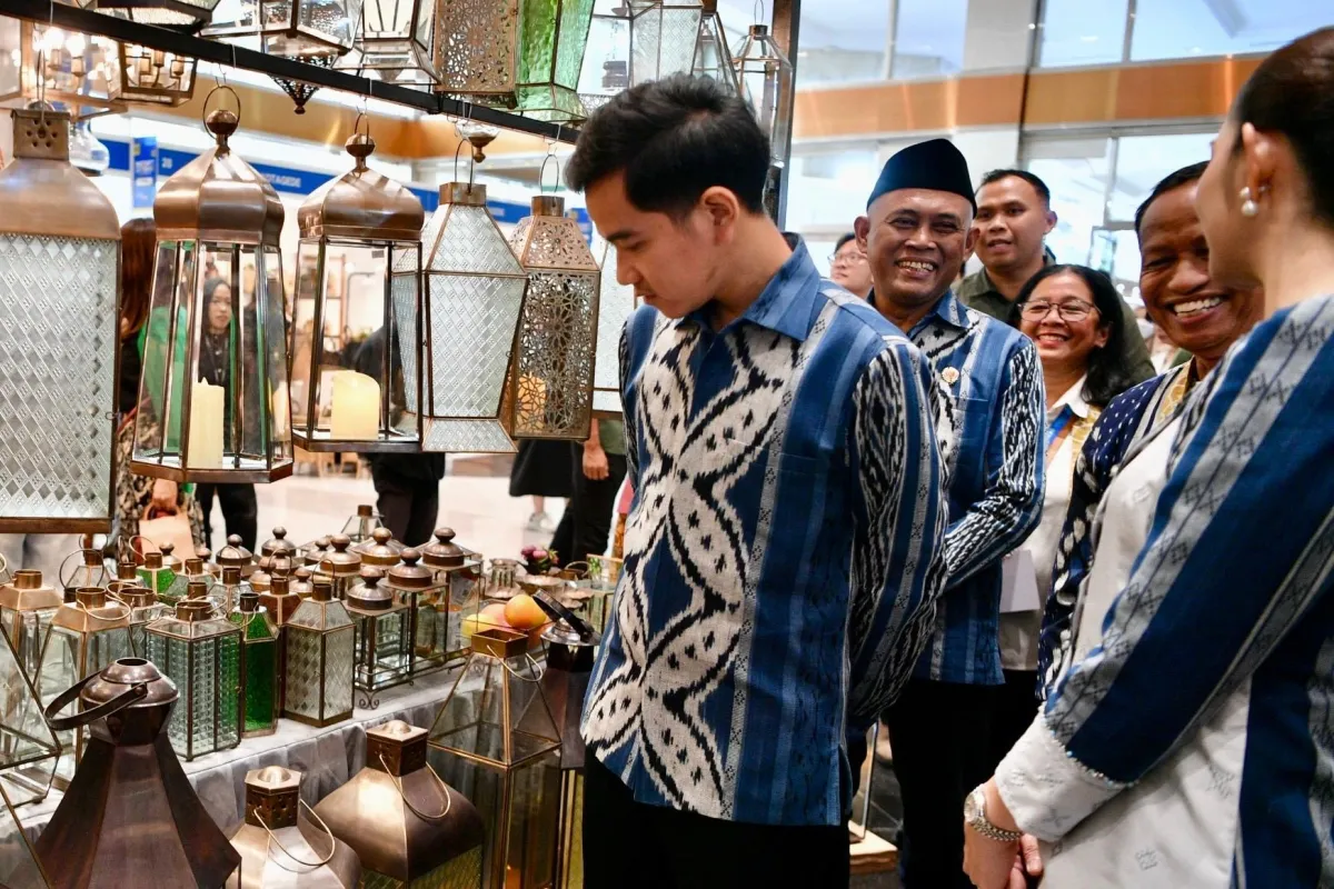 Wapres Gibran menyambangi sejumlah tenan.