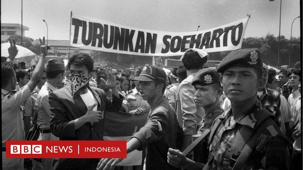 Momen-Momen Kritis Menjelang Reformasi 1998 dalam Foto dan Catatan