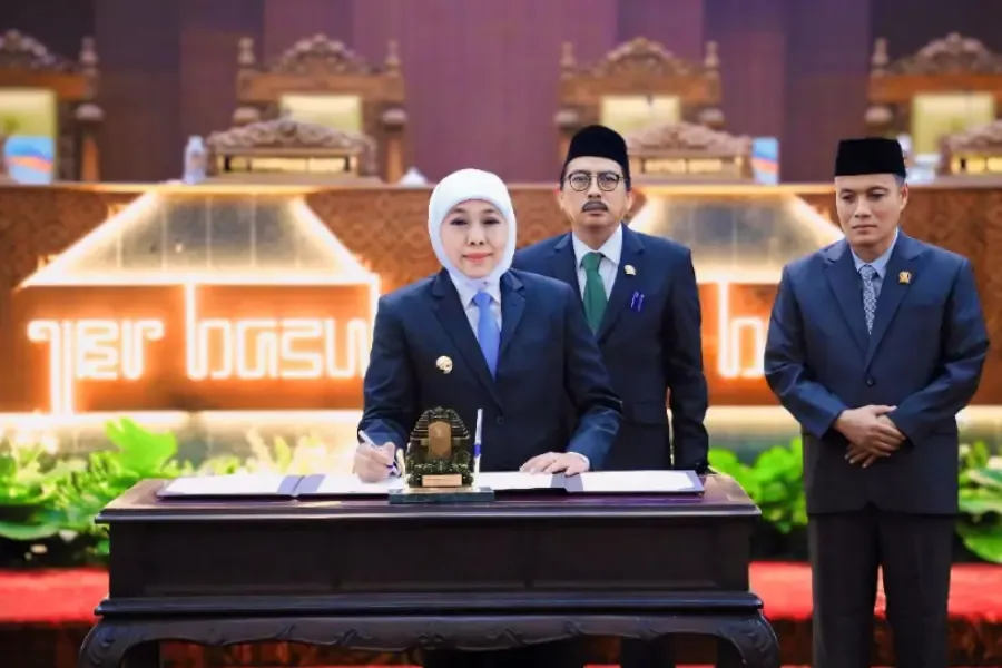 Gubernur Khofifah dan DPRD Jatim Sahkan Dua Perda Strategis untuk Perlindungan Pembudi Daya dan Penanggulangan Bencana