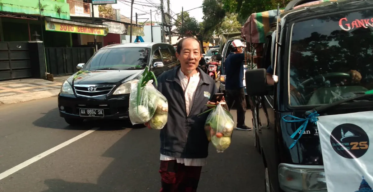 Komunitas Santri Lomo Bagikan Sayur untuk Warga Terdampak Pandemi Covid-19