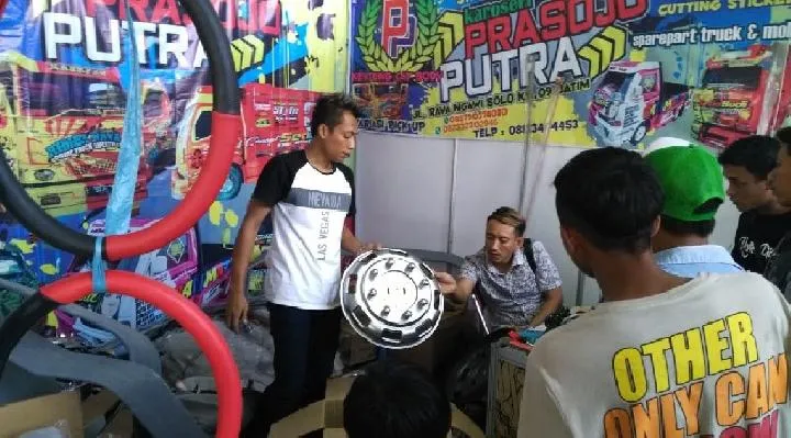 Penjual Aksesoris dan Merchandise Truk Raup Omzet Tinggi di Jogja Truck Festival 2018