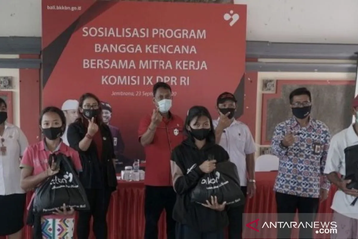 Anggota DPR dan BKKBN Bali Sosialisasikan Program '2125 Keren' di Jembrana