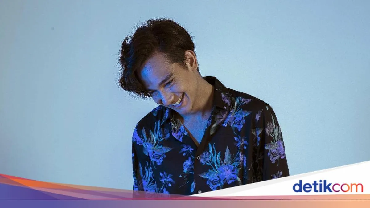 Adipati Dolken: Cinta Profesi Jadi Kunci Menjaga Standar sebagai Aktor