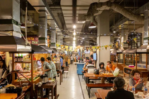 Transformasi Kuliner Kaki Lima: Dari Gerobak Jalanan ke Food Market di Mal